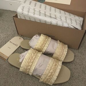 Kaanas slide sandals